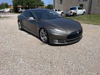 2015 Tesla Model S - Exterior Front Right Corner Image